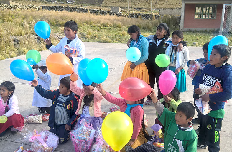 Lectores Niños quechuas chillavi