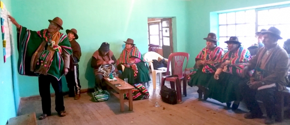 Identidad Quechua: "Qhichwa mama qallu chinkapuyman richkan"